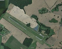 google maps Satelittenbild Quelle Google Maps deutlich zu erkennen die nicht fertig gestellte Startbahn