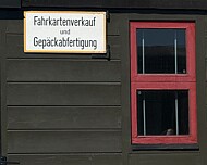 68E6B86C-0F48-4286-8A40-21203470F0AB_1_201_a Fahrkartenverkauf am Wagen
