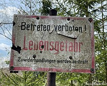 Altes Warnschild