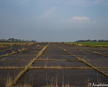 Vergangenheit Bid 14 1988 -1989 gebaute Betonstartbahn zwischen Nord und Südbahn fehlen ca. 300 Meter Blick nach Norden